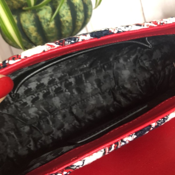 KARL LAGERFELD PARIS SHOULDER BAG - Picture 8 of 9